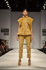 Model walk the ramp for Ashish Soni Show at Wills Lifestyle India Fashion Week 2012 day 4 on 9th Oct 2012 (75).JPG